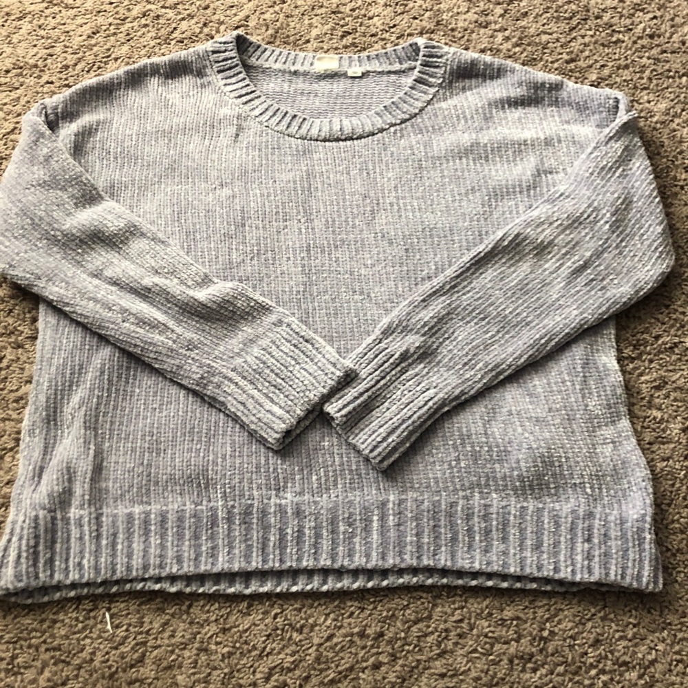 grey Gap sweater